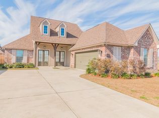 122 Bennington Ln, Youngsville, LA 70592