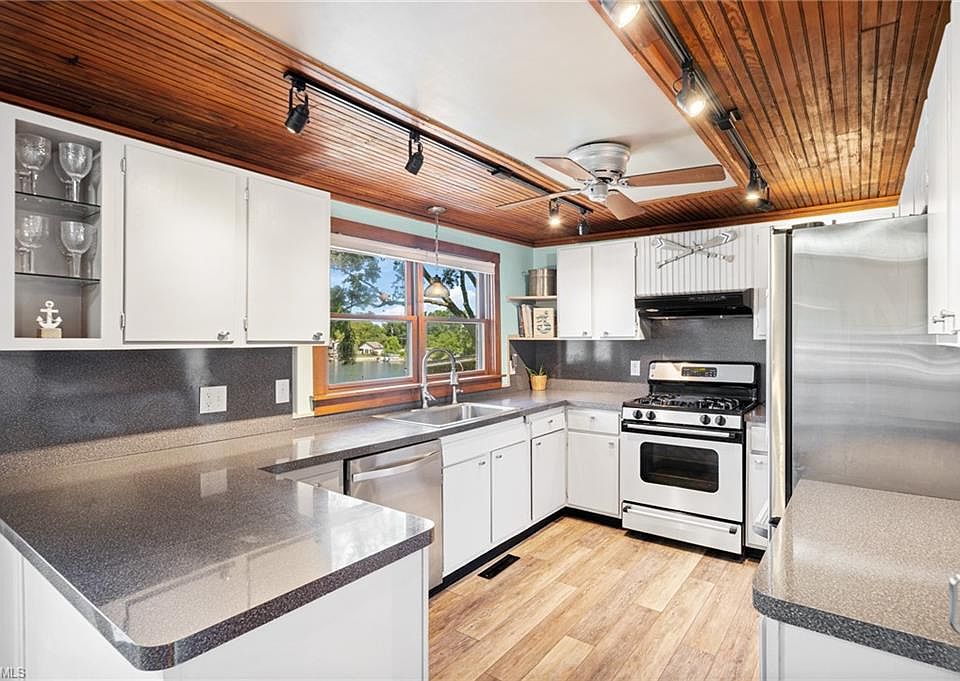 3560 & 1/2 Portage Point Blvd, Akron, OH 44319 | Zillow