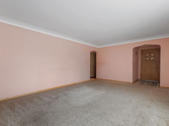 4th image of 6418 W 88th St