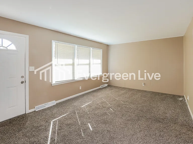 10616 E 14th St S — Photo 2
