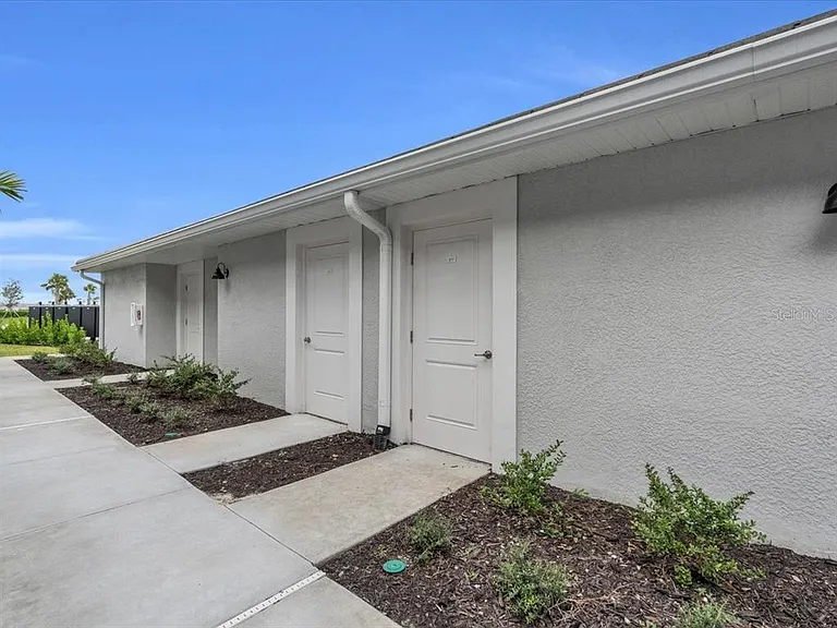 14214 Heritage Landing Blvd #817 — Photo 6