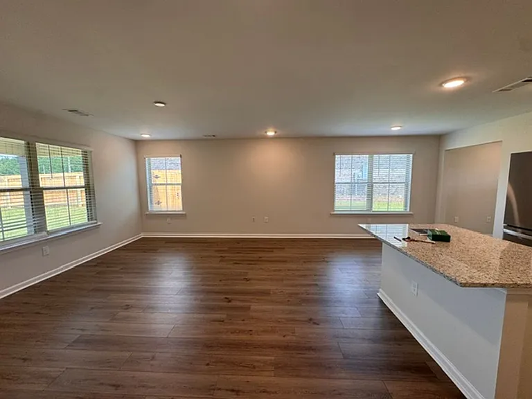 47 Coolidge Dr — Photo 6