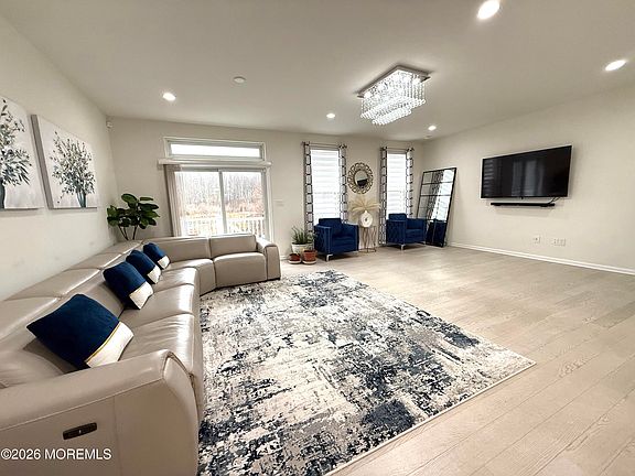 4th image of 21 Wisteria Ct