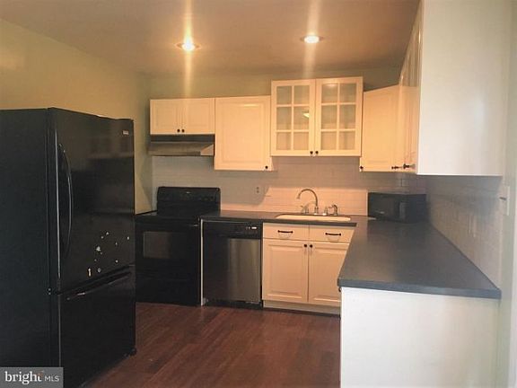 3rd image of 5056 Lakeland Ct