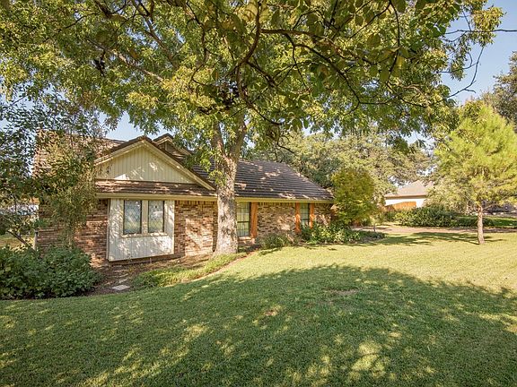 3rd image of 9132 Timber Oaks Dr