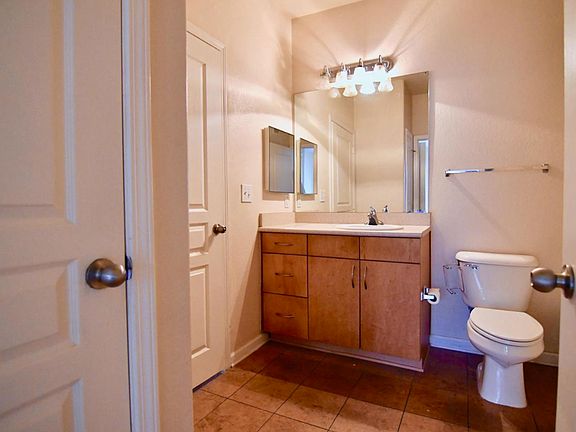 5th image of 8290 Gate Pkwy #304