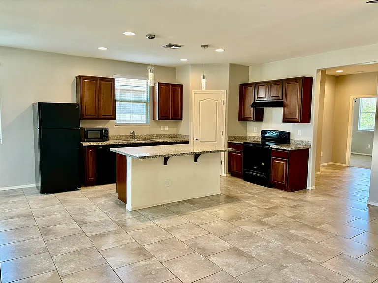 1549 E Kingman Pl — Photo 7