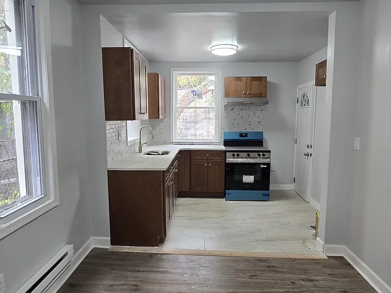 1411 W Loudon St — Photo 35