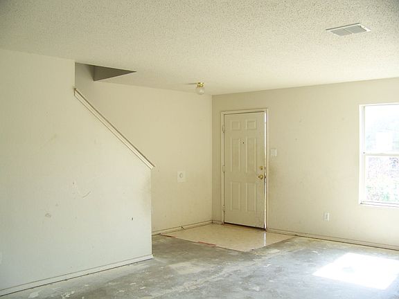 2nd image of 6917 Meadow Way Ln