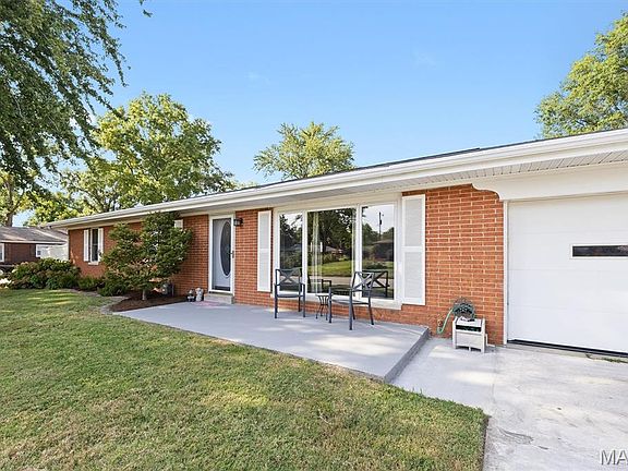 2nd image of 128 Aaron Dr