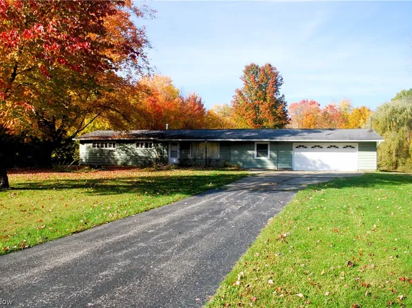 8760 Beacon Hill Dr, Chagrin Falls, OH 44023