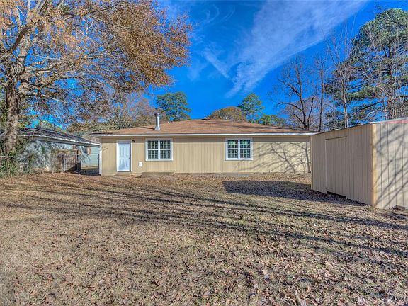 4th image of 9050 Southwood Dr