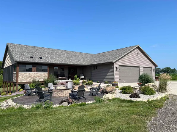 W8502 Hemlock Rd, Beaver Dam, WI 53916