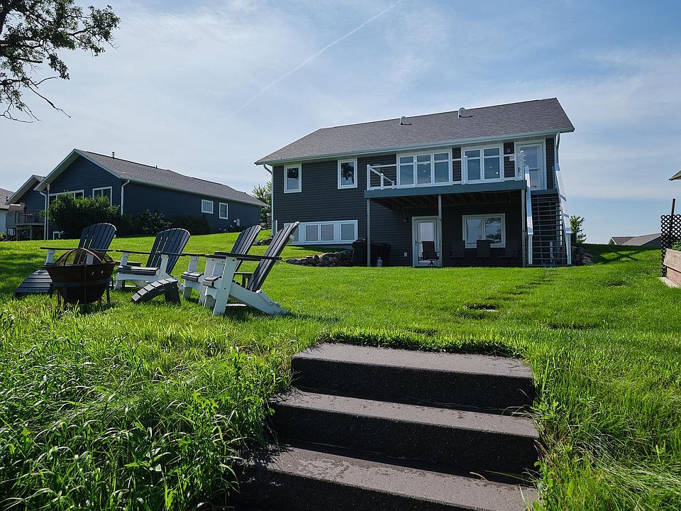 1st image of 116 W Bay Rd