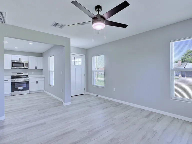 13718 Crow St — Photo 7