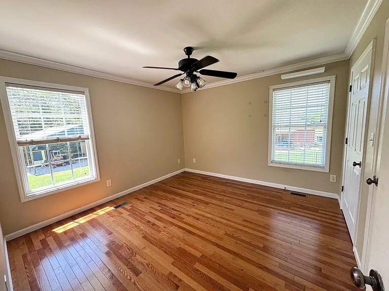1052 Brownsboro Rd — Photo 11