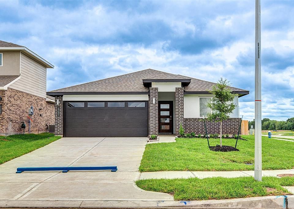 1st image of 19002 Derrington Manor Ln