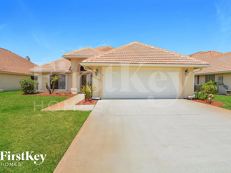 1655 James Cir — Photo 1
