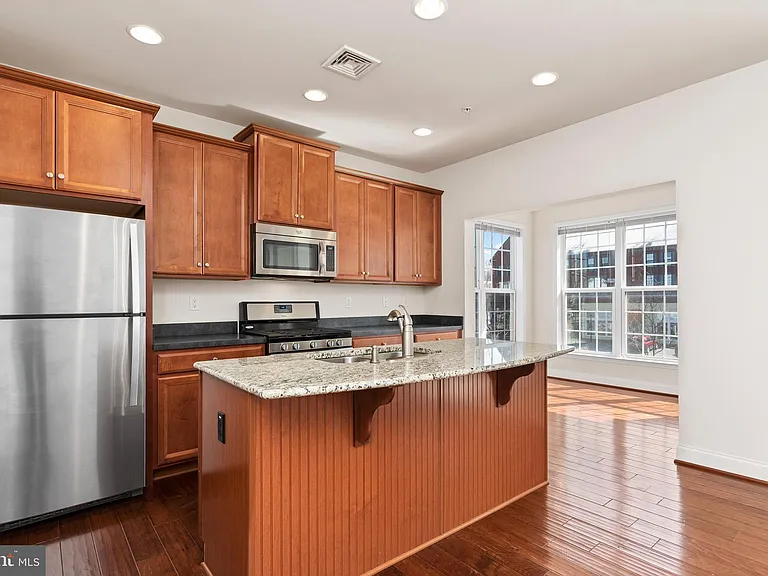 1323 Saxton Way — Photo 5