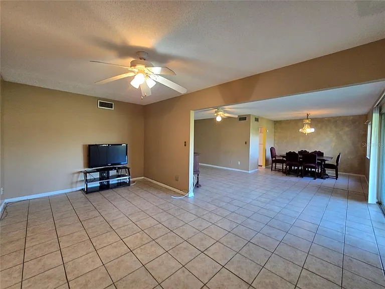 582 Fairways Cir #A — Photo 6