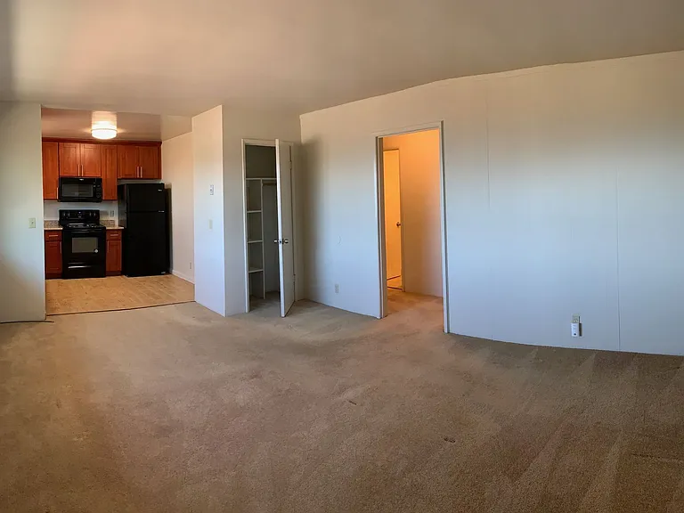 700 Laine St — Photo 2
