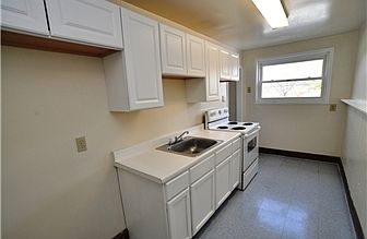 3rd image of 28 Madison Dr