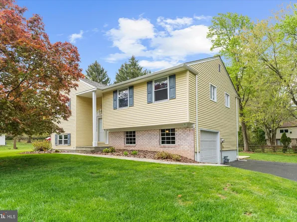 101 Village Dr, North Wales, PA 19454