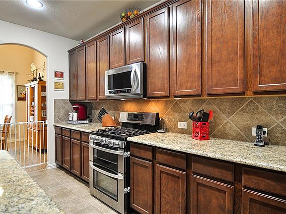 4th image of 5312 Datewood Ln