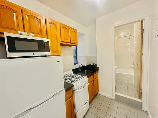 Rented by DeSimone Real Estate | media 9