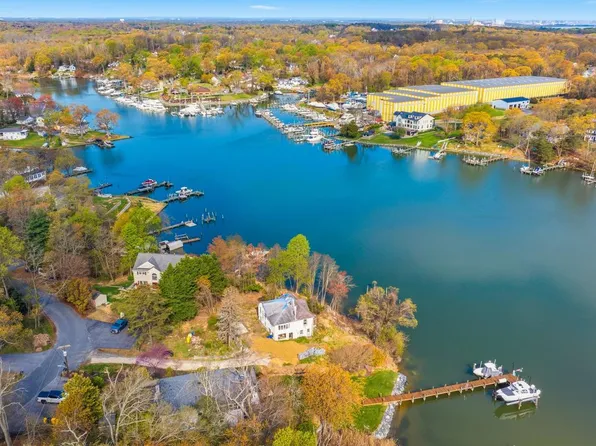 8046 Forest Glen Dr, Pasadena, MD 21122