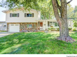 824 Roanoke Dr, Springfield, IL 62702