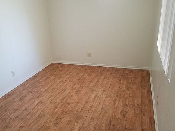 3rd image of 13016 Roselle Ave APT 17