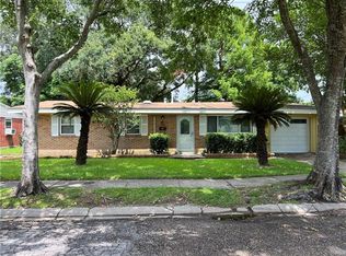 220 Roselyn Park Pl, New Orleans, LA 70131