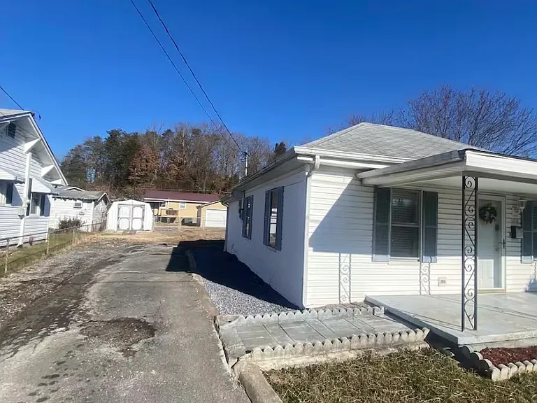 206 E Millpond St — Photo 21