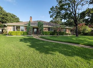 4 Whispering Vine Ct, Grapevine, TX 76051