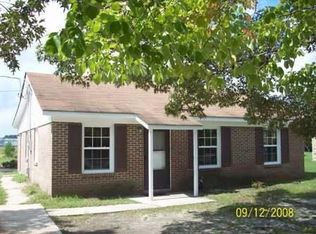 564 Oakdale Gin Rd, Raeford, NC 28376