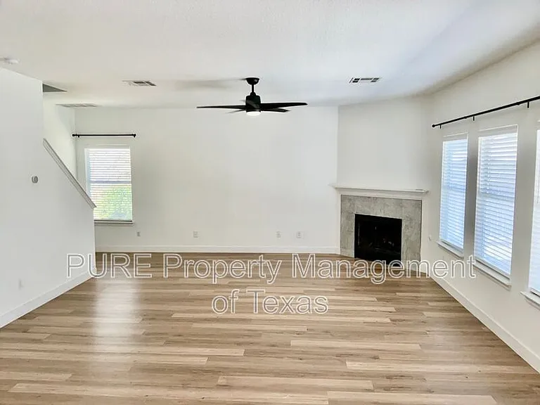 1405 Summercrest Blvd — Photo 5
