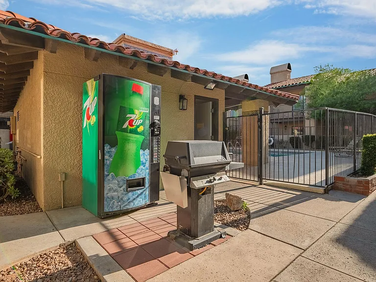 Two Bedroom Apartment Home with Beautfiul Courtyard views — Photo 14