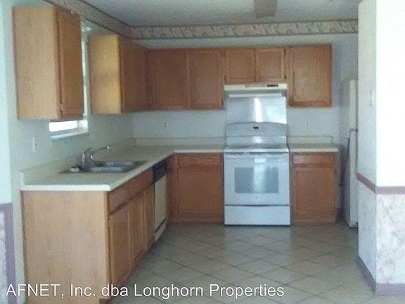 4th image of 3601 Christie Dr