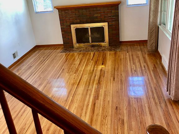 4th image of 1027 Holly Dr