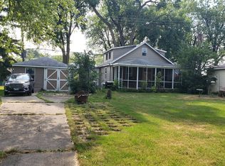 24 S Park St, Westmont, IL