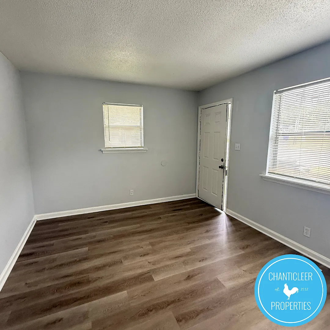 1502 Chapel Hill Road - B — Photo 3