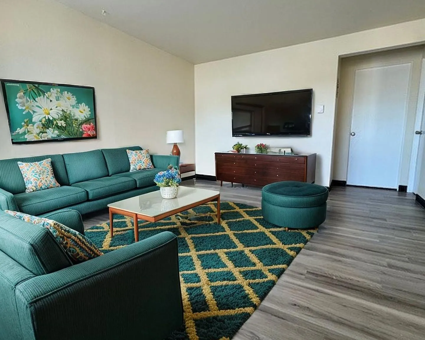 Boulder Manor — Photo 1