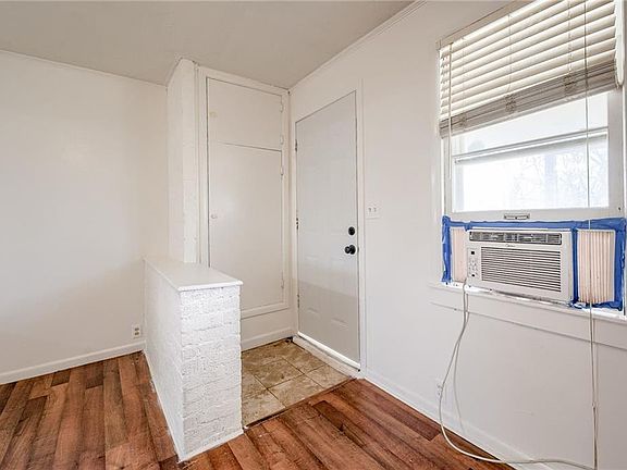 4th image of 1701 1/2 N Liberty St