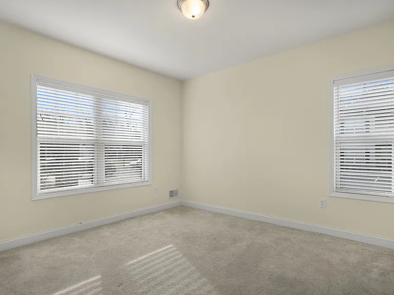 708 Creek Ln — Photo 18