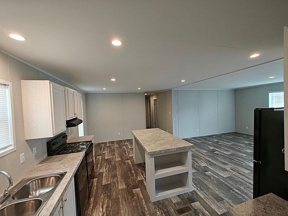 5th image of 107 Porter Cir