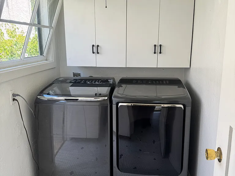 2142 Selby Ave — Photo 9