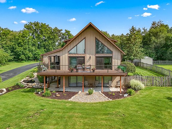 2nd image of 214 Narrows Rd