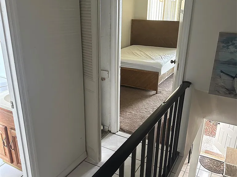 2210 SE 4th Ave #6 — Photo 4