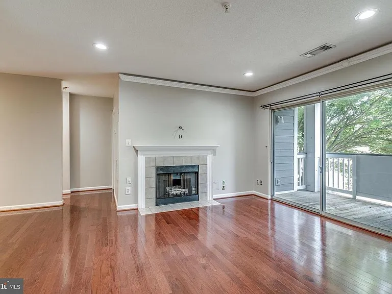 20311 Beechwood Ter #202 — Photo 3